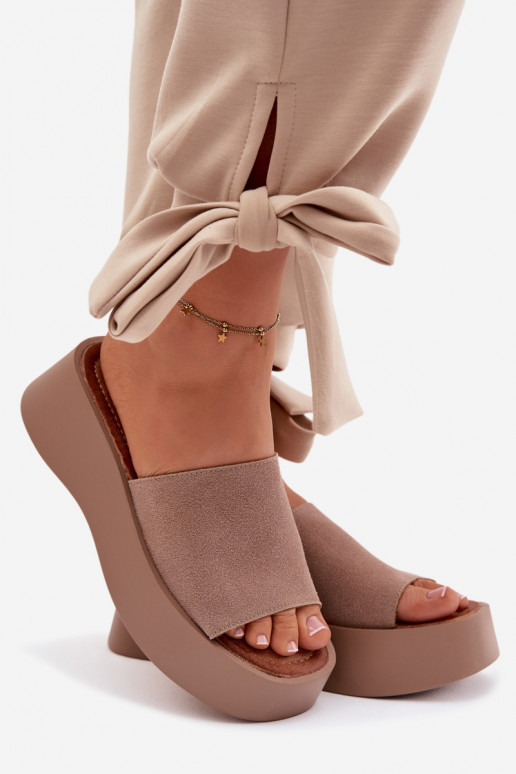 Pantoufles pour femmes avec une plateforme beige Liorisse