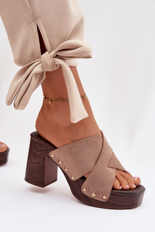 Pantoufles pour femmes avec des talons Ze couleur doréemi Goujons beige Nerelle