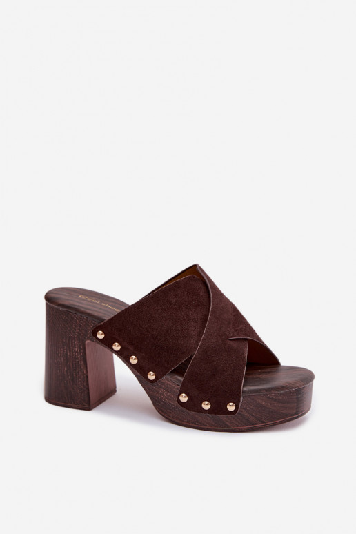 Pantoufles pour femmes avec des talons Ze couleur doréemi Goujons CzekoladoÀe Nerelle