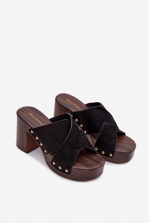 Pantoufles pour femmes avec des talons Ze couleur doréemi Goujons couleur noire Nerelle