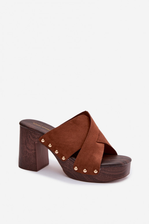 Pantoufles pour femmes avec des talons Ze couleur doréemi Goujons marron Nerelle