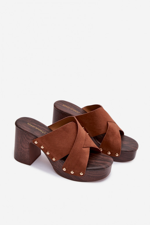 Pantoufles pour femmes avec des talons Ze couleur doréemi Goujons marron Nerelle