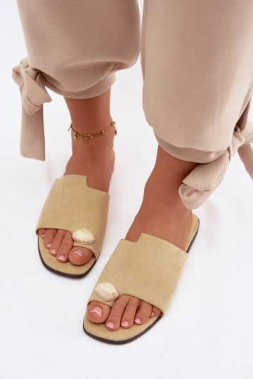 Mules plates pour femmes avec éléments décoratifs en suède synthétique couleur jaune Selavine 2
