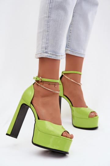 Sandales laquées pour femme avec des talons et plateforme couleur verte Horvia 2