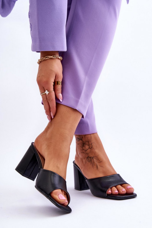 Féminin Peau Modèle classique Chaussons couleur noire Loara