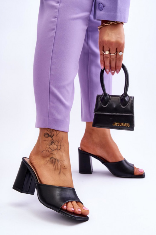 Féminin Peau Modèle classique Chaussons couleur noire Loara