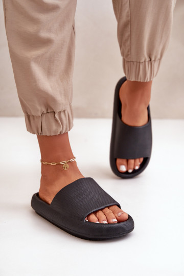 Féminin Chaussons légers en mousse Sur une semelle épaisse couleur noire Querceria 2