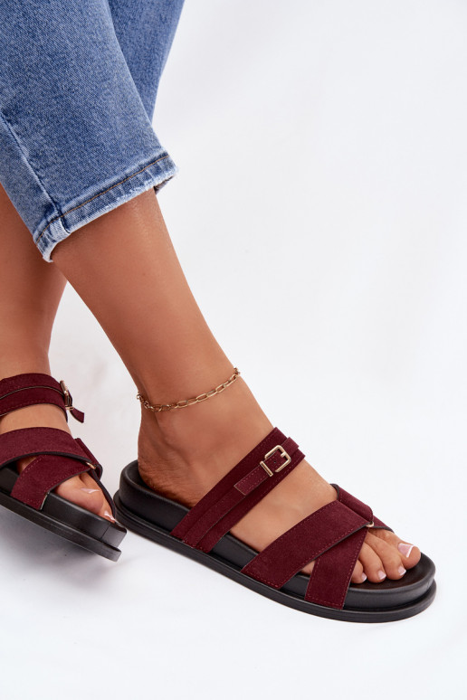 Pantoufles pour femmes avec des bandes I Złotą avec boucles Bourgogne Selorina