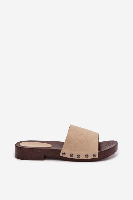 Pantoufles pour femmes avec des rivets avec des talons larges beige Amelvessa