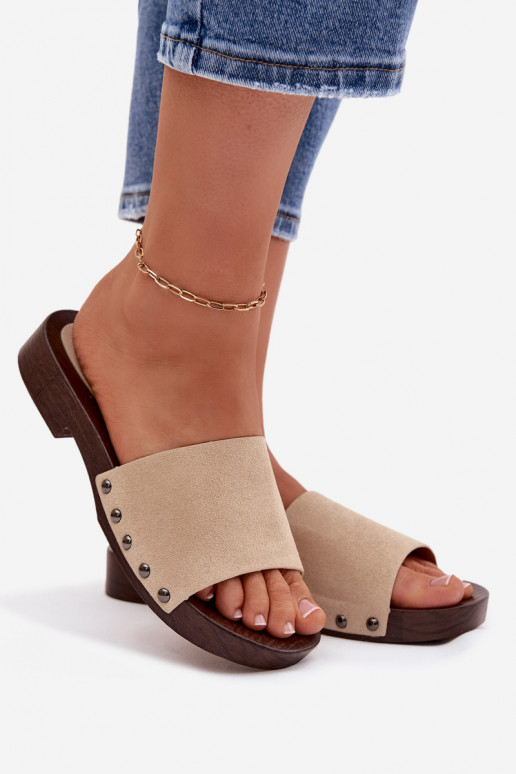 Pantoufles pour femmes avec des rivets avec des talons larges beige Amelvessa