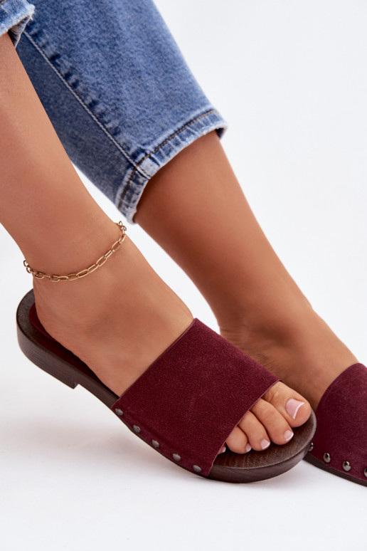 Pantoufles pour femmes avec des rivets avec des talons larges Bourgogne Amelvessa