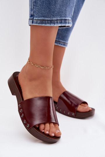 Chaussons pour femmes avec clous et talons larges, couleur bordeaux Brinalle