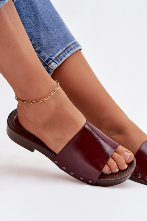 Pantoufles pour femmes avec des rivets avec des talons larges Bourgogne Brinalle