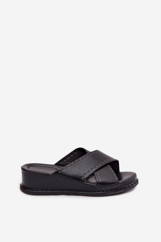 Décoré Pantoufles pour femmes Sur un coin en cuir écologique couleur noire Calorissa