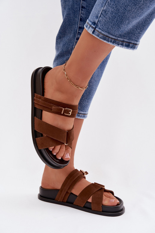 Pantoufles pour femmes avec des bandes I Złotą avec boucles marron Selorina