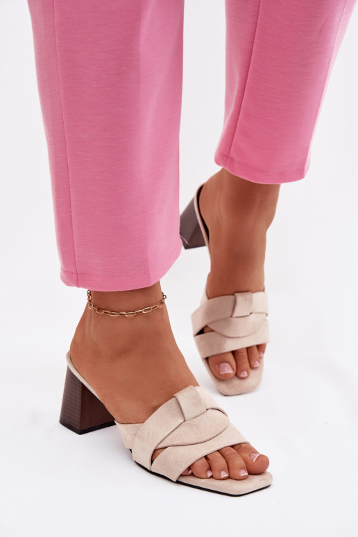 Pantoufles pour femmes avec des talons avec des bandes en daim écologiqueoÀe beige Corivelle