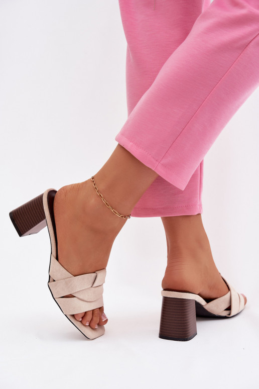 Pantoufles pour femmes avec des talons avec des bandes en daim écologiqueoÀe beige Corivelle