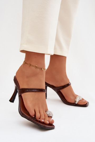 Chaussons pour femmes couleur chocolat avec talons fins et détails ornés Lorissa 2
