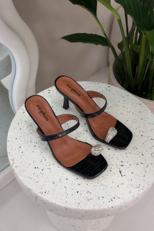 Pantoufles pour femmes avec des talons fins Avec des décorations Detalem couleur noire Lorissa