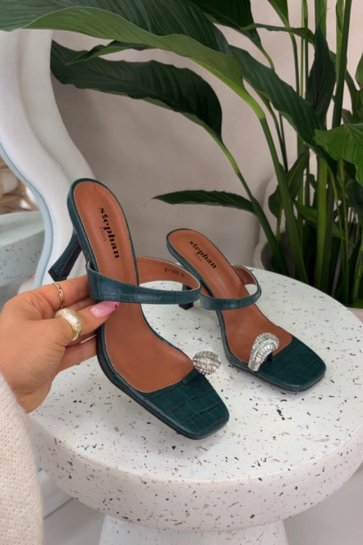 Chaussons pour femmes couleur vert bouteille avec talons fins et détails ornés Lorissa