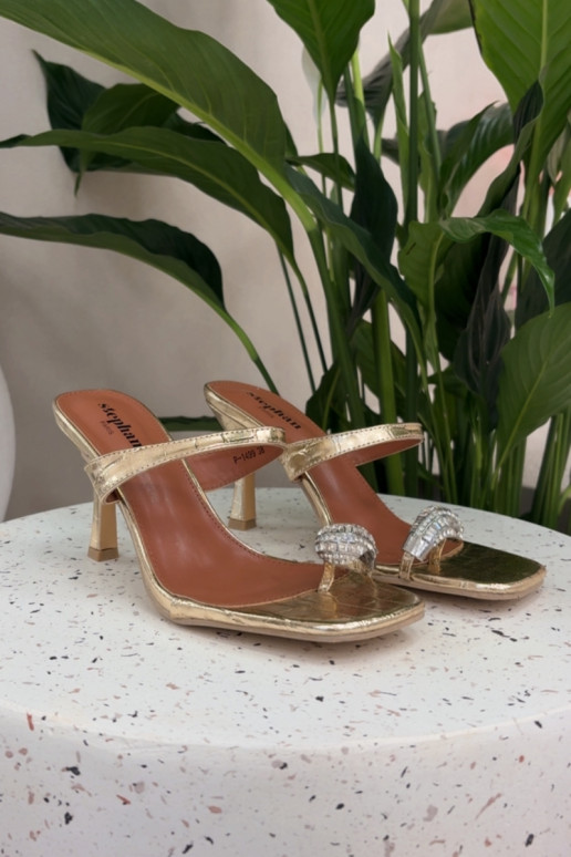 Chaussons pour femmes couleur dorée avec talons fins et détails ornés Lorissa