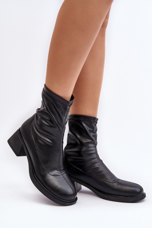 Bottes pour femmes Sur un talon bas couleur noire Aphroteia