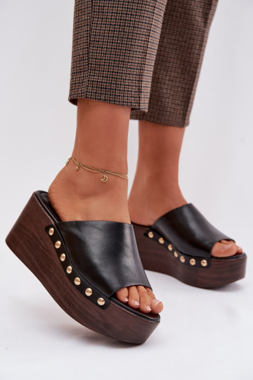 Pantoufles pour femmes Sur un coin et plateforme Ze couleur doréemi Goujons couleur noire Farinelle 2