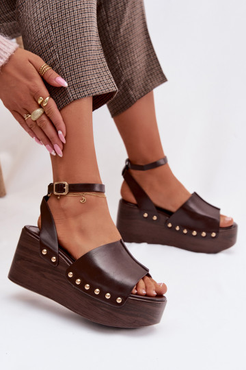 Sandales à plateforme pour femmes avec des clous dorés de couleur chocolat Galorina