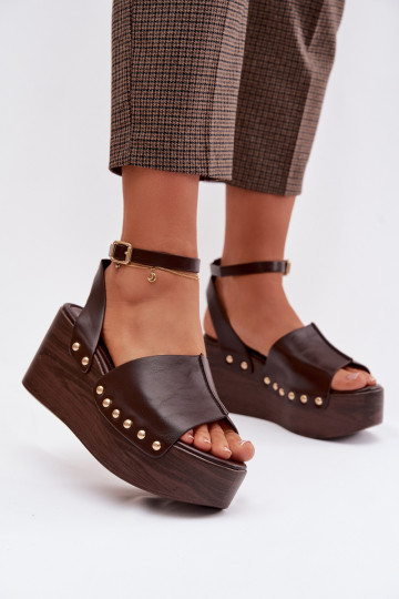 Sandales à plateforme pour femmes avec des clous dorés de couleur chocolat Galorina 2