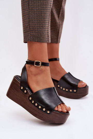 Sandales à plateforme pour femmes avec des clous dorés de couleur noire Galorina