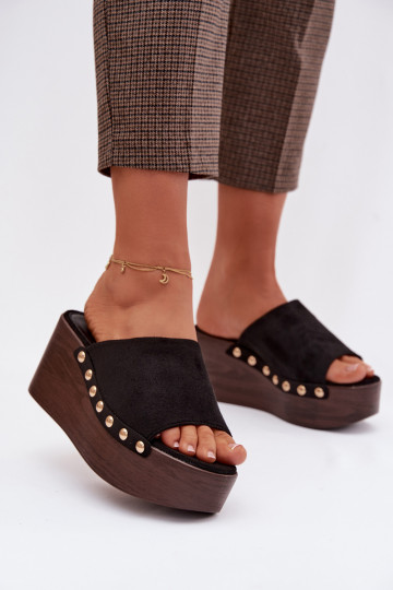 Pantoufles à plateforme en simili daim de couleur noire Helivina 2