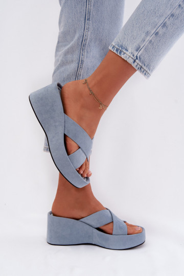 Pantoufles pour femmes Sur un coinen daim écologiqueu couleur bleue Calorine