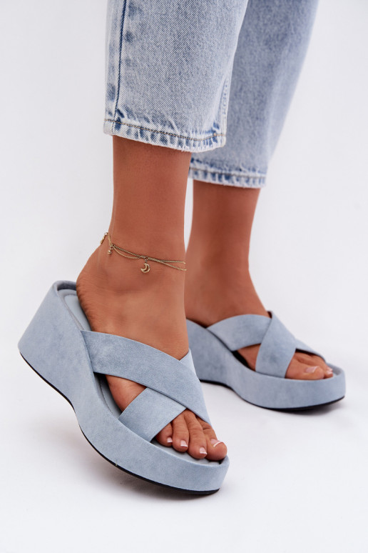 Pantoufles pour femmes Sur un coinen daim écologiqueu couleur bleue Calorine