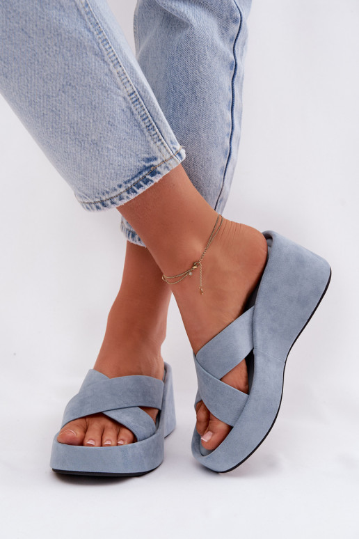 Pantoufles pour femmes Sur un coinen daim écologiqueu couleur bleue Calorine