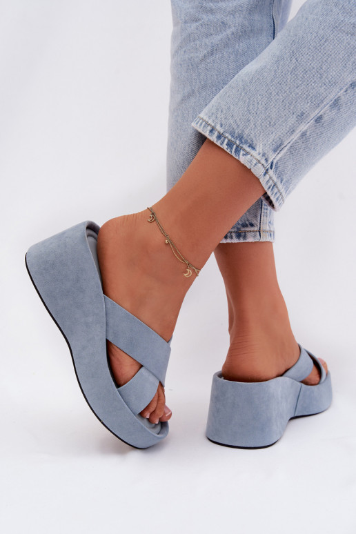 Pantoufles pour femmes Sur un coinen daim écologiqueu couleur bleue Calorine