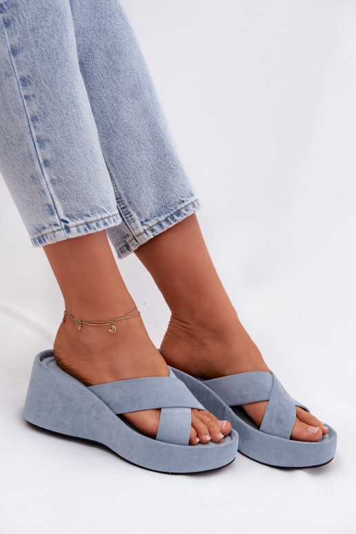 Pantoufles pour femmes Sur un coinen daim écologiqueu couleur bleue Calorine