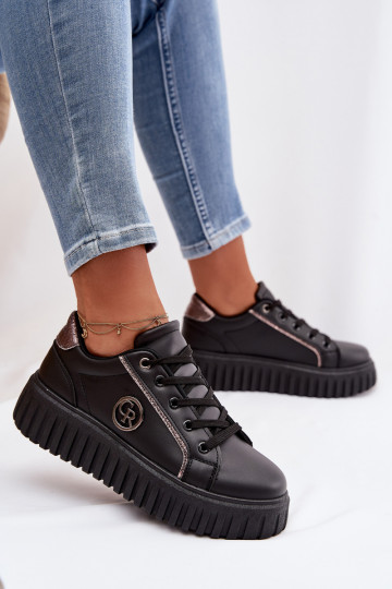 Chaussures modèle baskets Féminin avec une plateforme Avec des décorations Detalem couleur noire Iselora