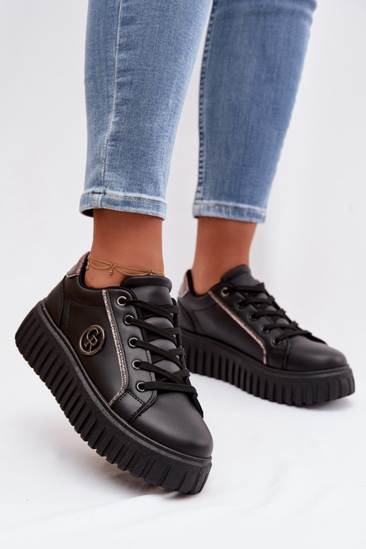 Chaussures modèle baskets Féminin avec une plateforme Avec des décorations Detalem couleur noire Iselora