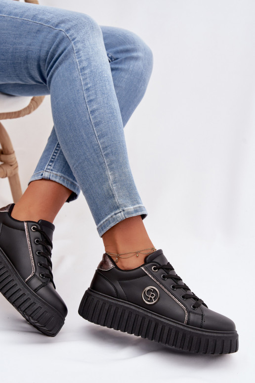 Chaussures modèle baskets Féminin avec une plateforme Avec des décorations Detalem couleur noire Iselora