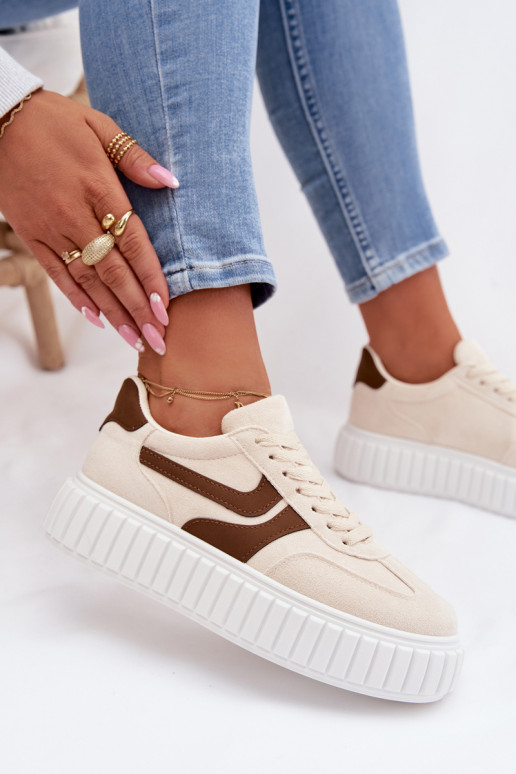 Chaussures modèle baskets Féminin avec une plateformeen daim écologiqueu beige Cadrina