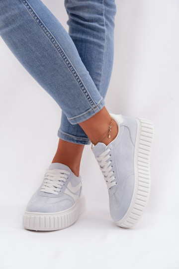 Chaussures modèle baskets Féminin avec une plateformeen daim écologiqueu bleu clair Cadrina