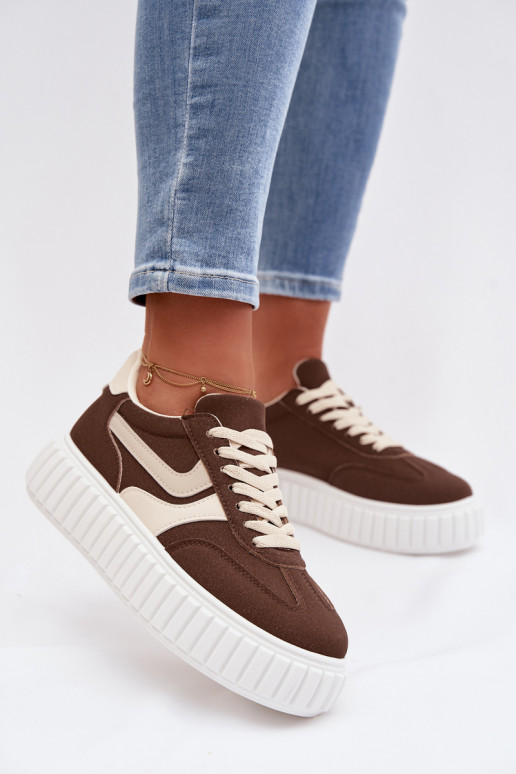 Chaussures modèle baskets Féminin avec une plateformeen daim écologiqueu marron Cadrina