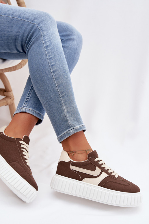 Chaussures modèle baskets Féminin avec une plateformeen daim écologiqueu marron Cadrina