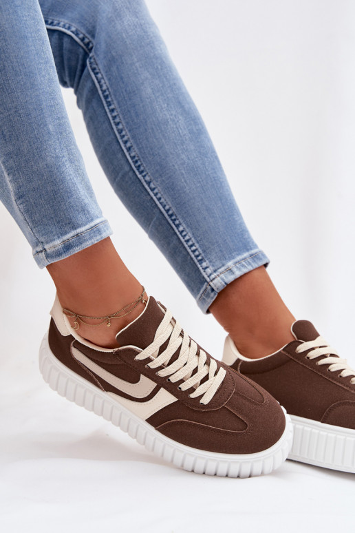 Chaussures modèle baskets Féminin avec une plateformeen daim écologiqueu marron Cadrina