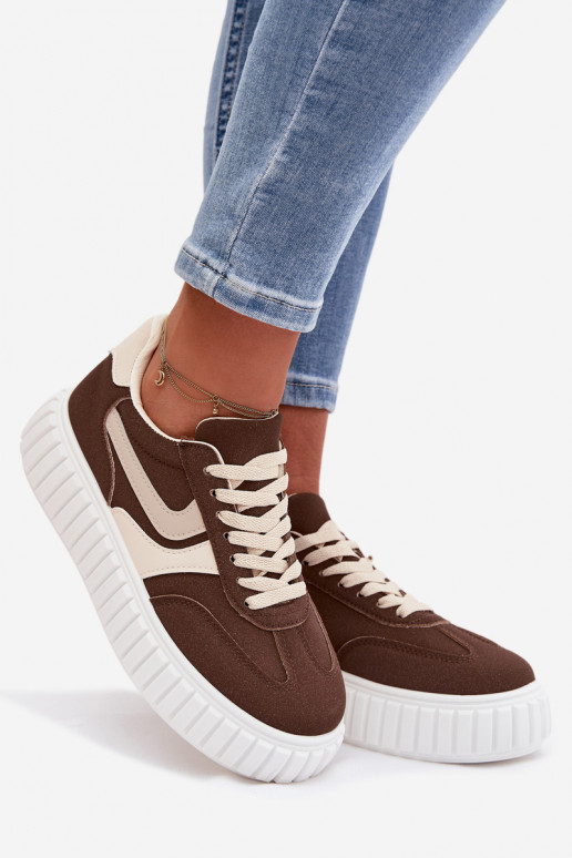 Chaussures modèle baskets Féminin avec une plateformeen daim écologiqueu marron Cadrina
