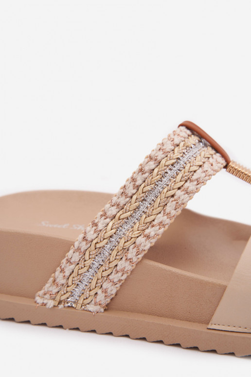 Pantoufles pour femmes avec une plateforme avec des bandes I couleur doréem Detalem beige Tahlia