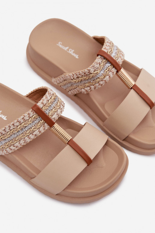 Pantoufles pour femmes avec une plateforme avec des bandes I couleur doréem Detalem beige Tahlia
