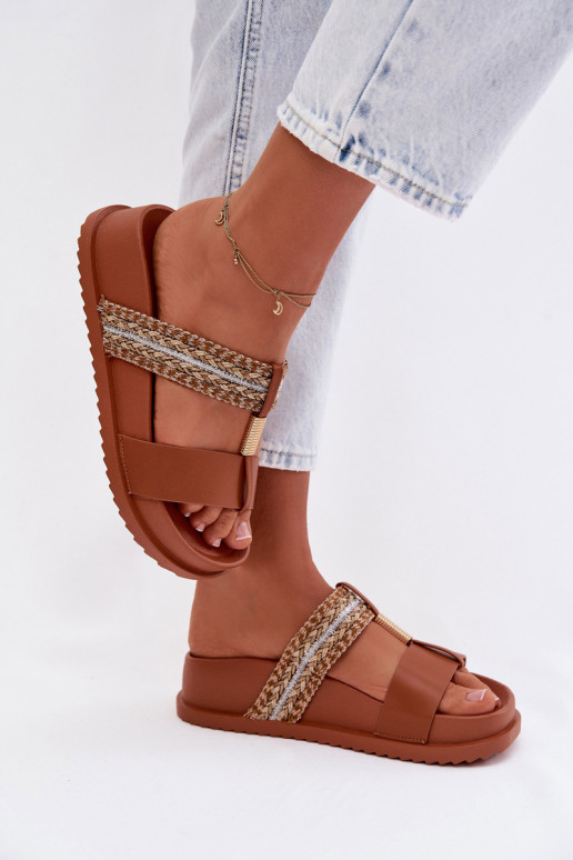 Pantoufles pour femmes avec une plateforme avec des bandes I couleur doréem Detalem marron Tahlia