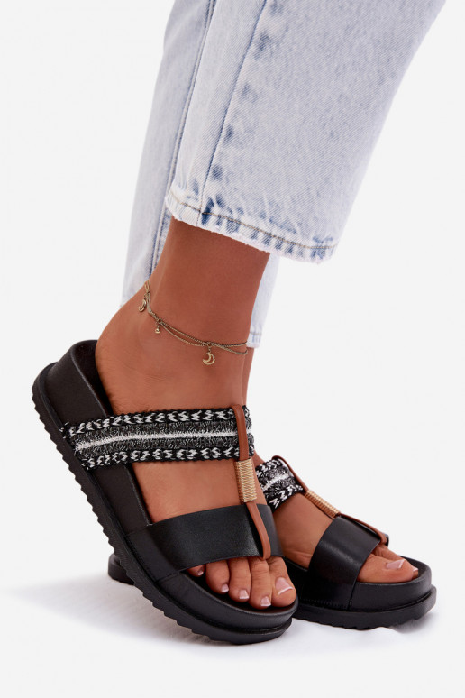 Pantoufles pour femmes avec une plateforme avec des bandes I couleur doréem Detalem couleur noire Tahlia
