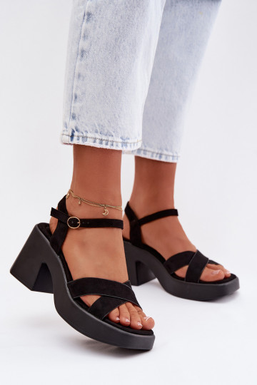 Sandales pour femmes Sur un énorme poteauen daim écologiqueu couleur noire Tereza 2